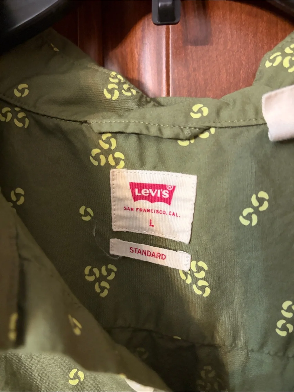 Levi's Short Sleeve Classic One-Pocket Standard Green  size large